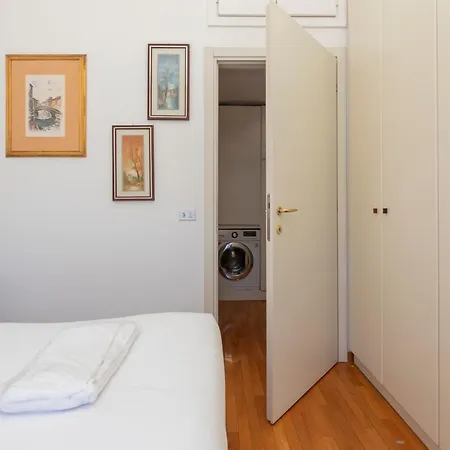 Apartman Comodo Tra Brera E Porta Nuova *