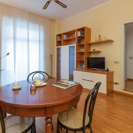 Comodo Tra Brera E Porta Nuova * Milánó